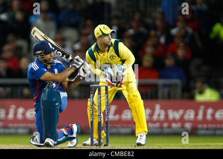 10/07/2012 Manchester, Angleterre. L'Angleterre est ravi Bopara et le Australia's Matthew Wade, lors de la 5ème internationale un jour entre l'Angleterre et l'Australie et a joué à Old Trafford Cricket Ground : crédit obligatoire : Mitchell Gunn Banque D'Images