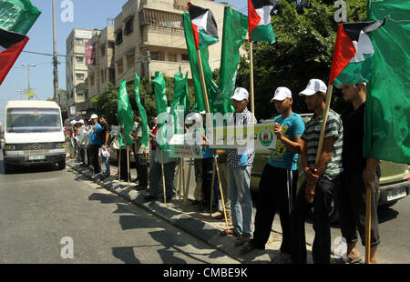 11 juillet 2012 - La ville de Gaza, bande de Gaza, territoire palestinien - les Palestiniens prennent part une protestation contre les arrestations politiques par les forces de sécurité en Cisjordanie, Gaza le juillet 11,2012 (crédit Image : © Naaman Omar/APA Images/ZUMAPRESS.com) Banque D'Images