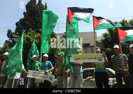 11 juillet 2012 - La ville de Gaza, bande de Gaza, territoire palestinien - les Palestiniens prennent part une protestation contre les arrestations politiques par les forces de sécurité en Cisjordanie, Gaza le juillet 11,2012 (crédit Image : © Naaman Omar/APA Images/ZUMAPRESS.com) Banque D'Images