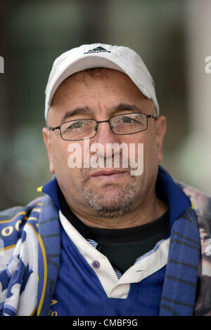 Londres, Royaume-Uni. Le mercredi 11 juillet 2012. 'Javid', un fidèle partisan de Chelsea John Terry et prête son appui, au milieu d'intérêt médiatique massive à Chelsea, le Capitaine John Terry's Trial à Westminster Magistrates Court, Marylebone Road, London, England, UK Banque D'Images