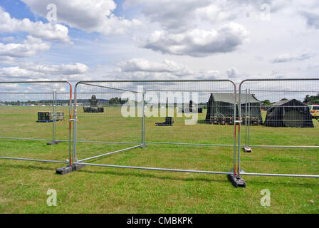 Londres, Royaume-Uni. 12 juillet 2012. Missiles à pinces pour la défense des Jeux Olympiques retour à Blackheath et commune sont déballés par des soldats en vue de Canary Wharf. Banque D'Images