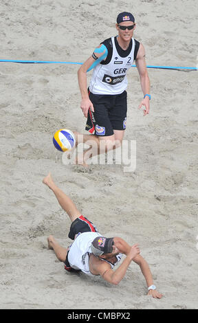 12.07.2012. Berlin, Allemagne. Beach-Volleyball Grand Slam 2012. Les joueurs de volley-ball Olympique Allemand Julius Brink et Jonas Reckermann Banque D'Images