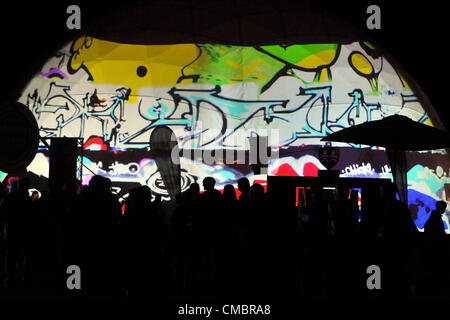 Ambiance au festival de musique Colours of Ostrava, République tchèque, le jeudi 12 juillet, 2012. (Photo/CTK Jaroslav Ozana) Banque D'Images