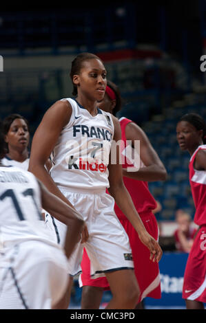 Sheffield, UK, 14 juillet 2012 Sandrine Gruda jouant pour la France contre l'Angola dans un basket-ball aux Jeux Olympiques 2012 warm up match au stade Motorpoint Arena à Sheffield. Le score final a été l'Angola 51 France 79. Crédit : Colin Edwards/Alamy Live News Banque D'Images