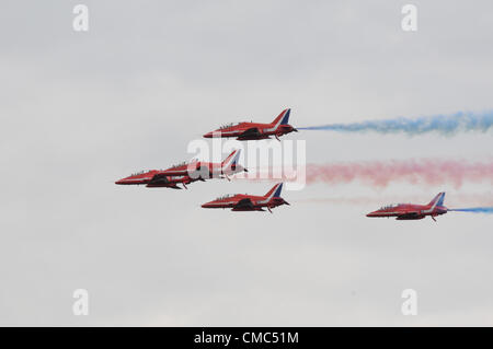 Le Farnborough International Airshow 2012 - Dimanche - RAF Affichage public des flèches rouges de l'équipe d'affichage - Affichage du Jubilé Banque D'Images