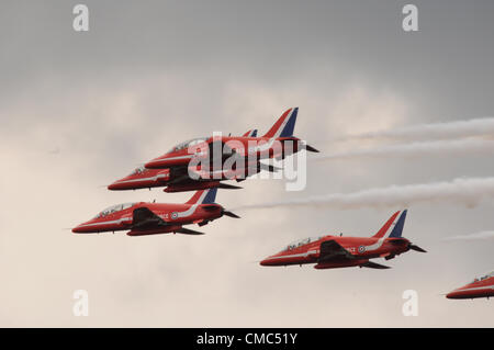 Le Farnborough International Airshow 2012 - Dimanche - RAF Affichage public des flèches rouges de l'équipe d'affichage - Affichage du Jubilé Banque D'Images