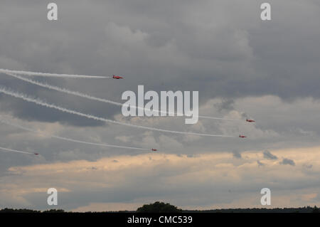 Le Farnborough International Airshow 2012 - Dimanche - RAF Affichage public des flèches rouges de l'équipe d'affichage - Affichage du Jubilé Banque D'Images