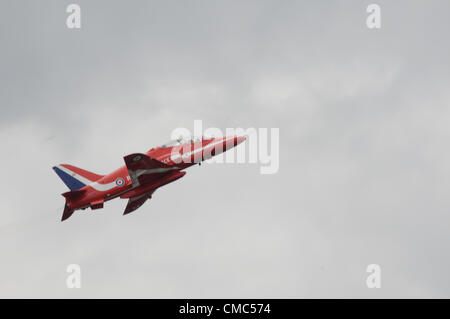 Le Farnborough International Airshow 2012 - Dimanche - RAF Affichage public des flèches rouges de l'équipe d'affichage - Affichage du Jubilé Banque D'Images