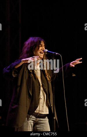 Bologne, Italie - 15 juillet : Patty Smith [chanteur international], l'exécution pour la mémoire des victimes de l'USTICA (célèbre accident d'avion), à Bologne, Italie le Jul 15, 2012. Banque D'Images