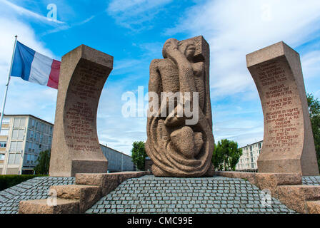 Drancy, France, Mémorial de la Shoah dans les banlieues, Camp Drancy, lieu de détention, où ont eu lieu, dans la seconde Guerre mondiale, les déportations nazies de Juifs et autres étrangers, 1941, vers des camps de la mort allemands, Statue commémorative, créée par le sculpteur Shlomo Selinger, histoire juifs france, holocauste camps juifs Banque D'Images