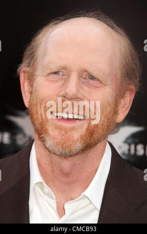 16 juillet 2012 - New York, New York, États-Unis - Réalisateur Ron Howard assiste à la première de New York "The Dark Knight Rises" tenue à l'AMC Lincoln Square Theatre. (Crédit Image : © Kaszerman ZUMAPRESS.com)/Nancy Banque D'Images