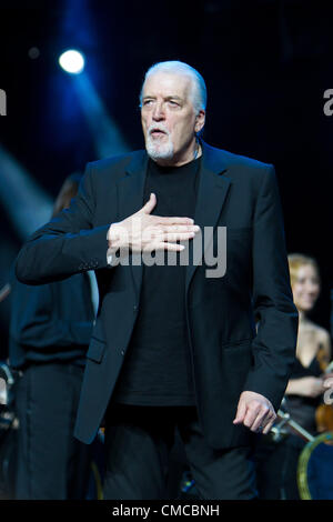 20 avril 2011 - Moscou, Russie - Deep Purple Star Jon Lord est décédé à l'âge de 71 ans...sur la photo : April 20,2011. Moscou, Russie. Compositeur et pianiste Jon Lord jouer avec l'Orchestre symphonique de Moscou. (Crédit Image : © PhotoXpress/ZUMAPRESS.com) Banque D'Images