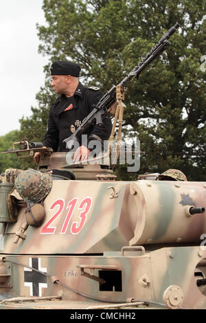 18 juillet 2012. Londres, Royaume-Uni. Le plus grand militaire annuel événement a commencé ses cinq jours à la guerre et paix Show à Hop Farm, Paddock Wood, Kent. Les amateurs de partout dans le monde en costumes et accessoires prendre part à cinq jours de batailles simulées et des scènes de la Première et Deuxième guerres mondiales. Banque D'Images