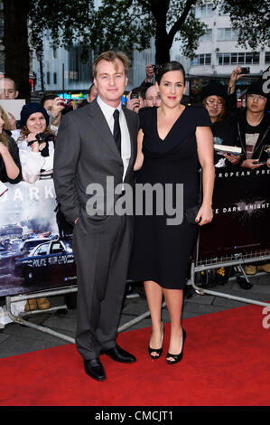 Réalisateur Christopher Nolan assiste à la première européenne de The Dark Knight Rises sur 18/07/2012 à Leicester Square, Londres. Les personnes sur la photo : Christopher Nolan, Emma Thomas Banque D'Images