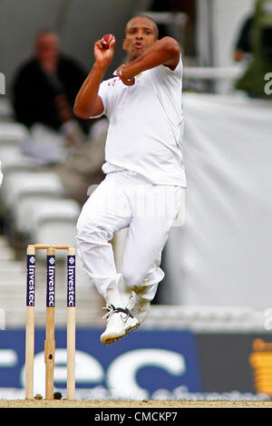 UK. 19/07/2012 Londres, Angleterre. L'Afrique du Sud Vernon Philander bowling au cours de l'Investec international cricket test match entre l'Angleterre et l'Afrique, a joué à la Kia Oval Cricket Ground : crédit obligatoire : Mitchell Gunn Banque D'Images