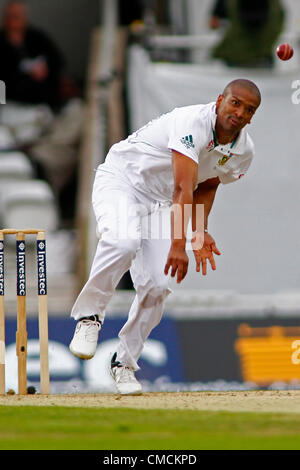 UK. 19/07/2012 Londres, Angleterre. L'Afrique du Sud Vernon Philander bowling au cours de l'Investec international cricket test match entre l'Angleterre et l'Afrique, a joué à la Kia Oval Cricket Ground : crédit obligatoire : Mitchell Gunn Banque D'Images