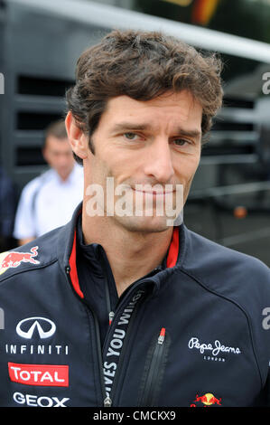 19.07.2012. Hockenheim, Allemagne. Pilote de Formule Un Australien Mark Webber de Red Bull arrive dans le paddock au au circuit Hockenheimring à Hockenheim, Allemagne, 19 juillet 2012. Le Grand Prix de Formule 1 d'Allemagne aura lieu le 22 juillet 2012. Banque D'Images