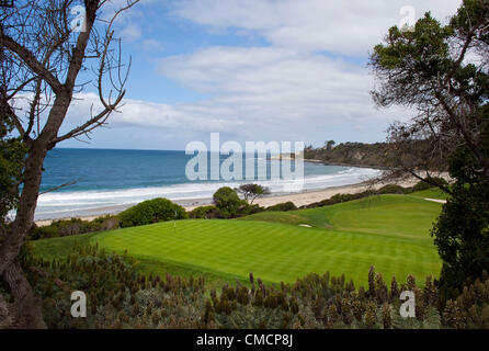 14 juillet 2012 - Dana Point, Californie, États-Unis - Monarch Beach Golf Links de 18 trous, est l'un des deux seuls cours face à l'océan dans le comté d'Orange. Avec sa vue panoramique de l'océan Pacifique, Monarch Beach Golf Links est l'une des rares en bord de championnat de golf en Californie. Conçu par Robert Trent Jones, Jr. et d'après le style links écossais de jouer le golf, mise en page de l'intrigant s'étend le long de la côte sud du comté d'Orange dans la région de Dana Point. (Crédit Image : © Ruaridh Stewart/ZUMAPRESS.com) Banque D'Images