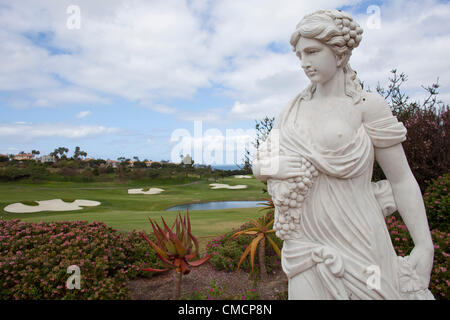 14 juillet 2012 - Dana Point, Californie, États-Unis - Monarch Beach Golf Links de 18 trous, est l'un des deux seuls cours face à l'océan dans le comté d'Orange. Avec sa vue panoramique de l'océan Pacifique, Monarch Beach Golf Links est l'une des rares en bord de championnat de golf en Californie. Conçu par Robert Trent Jones, Jr. et d'après le style links écossais de jouer le golf, mise en page de l'intrigant s'étend le long de la côte sud du comté d'Orange dans la région de Dana Point. (Crédit Image : © Ruaridh Stewart/ZUMAPRESS.com) Banque D'Images