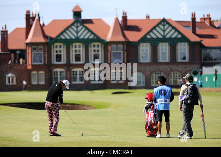 (L-R) Ryo Ishikawa, Hiroyuki Kato (JPN), le 18 juillet 2012 - Golf : Ryo Ishikawa du Japon hits son 18e trou de balle approche au cours d'une ronde de pratique du 141e British Open Championship au Royal Lytham & St Annes Golf Club à Lytham St Annes, Lancashire, Angleterre. (Photo de Koji Aoki/AFLO SPORT) [0008] Banque D'Images