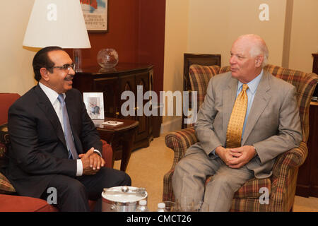 S.e. le général Cheikh Rashed Bin Abdulla Al Khalifa, Ministre de l'intérieur rencontre le sénateur Ben Cardin (D-MD), lors d'une visite officielle au Capitole à Washington DC, le mardi 17 juillet, 2012. Banque D'Images
