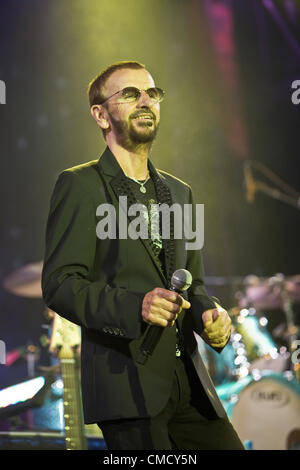 Le 20 juillet 2012 - San Diego, CA, US - Ringo Starr joue avec sa bande à STARR Tous les concerts de l'Humphrey's Bay à San Diego. (Crédit Image : © Daniel Knighton/ZUMAPRESS.com) Banque D'Images