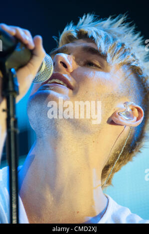 Sacramento, CA - 21 juillet : Colton Dixon, de l'idole américain joue dans American Idol Live Tour 2012 à Power Balance Pavilion à Sacramento en Californie le 20 juillet 2012 Banque D'Images