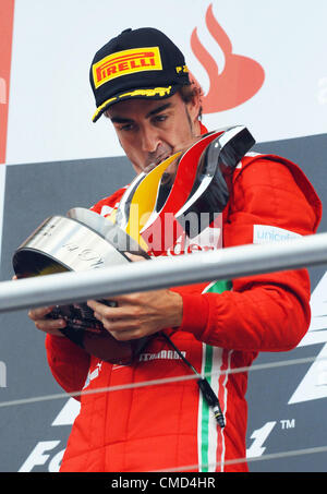 22.07.2012. Hockenheim, Allemagne. Pilote de Formule 1 espagnol Fernando Alonso Ferrari de fête sur le podium après avoir remporté le Grand Prix de Formule 1 de l'Allemagne à la piste de course d'Hockenheim à Hockenheim, Allemagne, 22 juillet 2012. Credit : Action Plus de Sports / Alamy Live News Banque D'Images