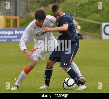 Fr l'Armagh et Tottenham Hotpsur Dane Jordan's Cy Goddard s'affrontent pour la balle. County Armagh 1 Tottenham Hotspur 1 tasse lait Premier tournoi, Shamrock Park, Portadown, N.Ireland 21/07/2012 CREDIT : LiamMcArdle.com Banque D'Images