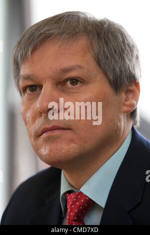 Builth Wells, Pays de Galles, Royaume-Uni. 23 juillet 2012. Le Commissaire européen à l'Agriculture et du Développement Rural, Dacian Ciolos parle au Royal Welsh Show 2012. Banque D'Images