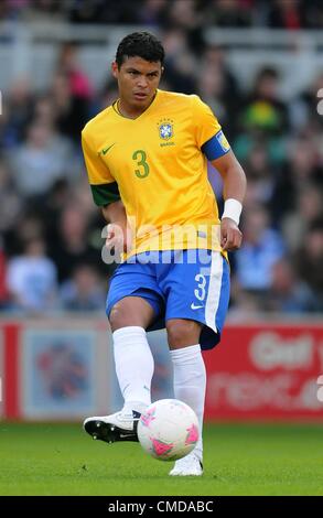 THIAGO SILVA BRÉSIL Grande-bretagne V BRÉSIL STADE RIVERSIDE, MIDDLESBROUGH, Angleterre 20 juillet 2012 GAN54601 Grande-bretagne V BRÉSIL RÉCHAUFFER OLYMPIQUE MATCH, stade RIVERSIDE, MIDDLESBROUGH, Angleterre 20/07/2012 AVERTISSEMENT ! Cette photo ne peut être utilisée que pour les journaux et/ou à des fins d'édition de magazines. Ne peut être utilisé pour les publications impliquant 1 joueur, 1 ou 1 Concours Club sans autorisation écrite de Football DataCo Ltd. Pour toute question, veuillez communiquer avec le Football DataCo Ltd au  +44 (0) 207 864 9121 Banque D'Images