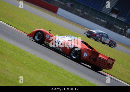 22 juillet 2012, Silverstone, Angleterre. Greg Caton's Chevron B16 au cours de la voiture de sport du Monde Masters course à Silverstone Classic 2012 Banque D'Images