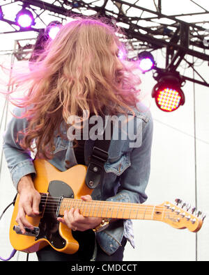 Rock Star/musicien Wayne Sermon de l'alt rock rock rock band indy | Imagine Dragons / de la scène à jouer de la guitare à l'original de l'été en plein air Festival de Musique Alternative Firefly en 2012 par Red Frog Événements | Salle de concert situé à Dover, Delaware, United States Banque D'Images