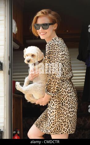 Jessica Chastain sur l'emplacement de la disparition d'Eleanor Rigby Tournage, Manhattan, New York, NY Le 23 juillet 2012. Photo par : Kristin Callahan/Everett Collection Banque D'Images