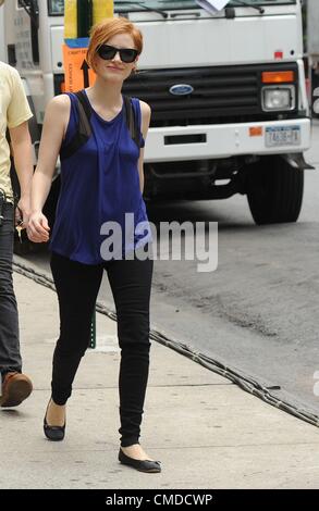 Jessica Chastain sur l'emplacement de la disparition d'Eleanor Rigby Tournage, Manhattan, New York, NY Le 23 juillet 2012. Photo par : Kristin Callahan/Everett Collection Banque D'Images