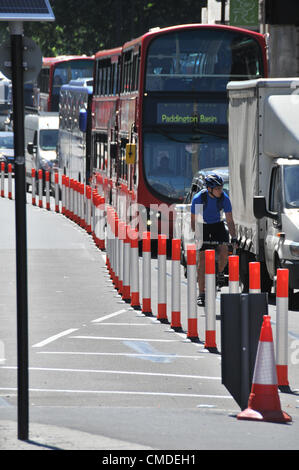 Whitehall, Londres, Royaume-Uni. 24 juillet 2012. Les rues de Londoan sont perturbées par l'Jeux olympiques de 2012 à Londres qui commence dans trois jours, et Londres est pleine. Banque D'Images