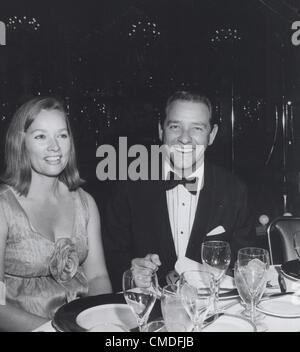 RICHARD CRENNA avec sa femme Penni Sweeney.Fourni par Photos, inc.(Image Crédit : Â© fourni par Globe Photos, Inc/Globe Photos/ZUMAPRESS.com) Banque D'Images