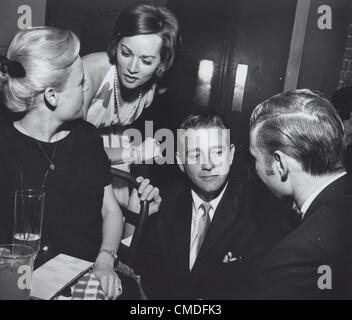 RICHARD CRENNA avec femme Penni Sweeney , Nick Adams et sa femme Carol Nugent.Fourni par Photos, inc.(Image Crédit : Â© fourni par Globe Photos, Inc/Globe Photos/ZUMAPRESS.com) Banque D'Images