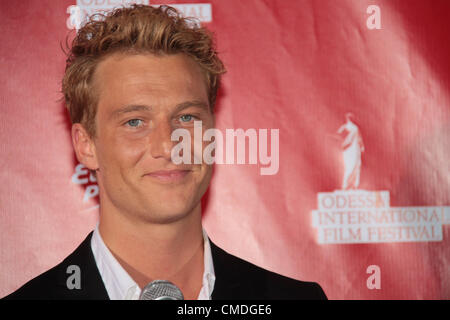 21 juillet 2012 - Paris, France - Juillet 21,2012. Odessa, Ukraine. Sur la photo : acteur allemand Alexander Fehling assiste à la cérémonie de clôture du Festival International du Film d'Odessa (crédit Image : © PhotoXpress/ZUMAPRESS.com) Banque D'Images