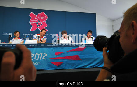 Conférence de presse de la voile olympique, terminal de ferries de Weymouth, Dorset, Angleterre, Royaume-Uni, Alison Young, Ben Anslie, Iain Percy et Andrew Simpson, 24/07/2012 Photo par : DORSET MEDIA SERVICE Banque D'Images