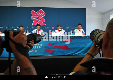 Conférence de presse de la voile olympique, terminal de ferries de Weymouth, Dorset, Angleterre, Royaume-Uni, Alison Young, Ben Anslie, Iain Percy et Andrew Simpson, 24/07/2012 Photo par : DORSET MEDIA SERVICE Banque D'Images