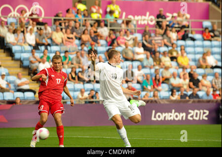 26.07.2012 Coventry, en Angleterre. Chris Wood (Nouvelle-Zélande) en action pendant les Jeux Olympiques Hommes football match préliminaire entre le Bélarus et la Nouvelle-Zélande à partir de la ville de Coventry Stadium Banque D'Images