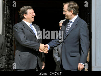 Le 26 juillet 2012. Athènes, Grèce. Le Président de la Commission européenne, Jose Manuel Barroso, fait son premier voyage à Athènes pour trois ans pour rencontrer le Premier Ministre grec, Antonio Samaras. M. Barroso a emphacised l'importance d'accélérer les réformes et que des mesures concrètes doivent être prises non seulement à l'intention de parler. Credit : Art de Focus / Alamy Live News Banque D'Images