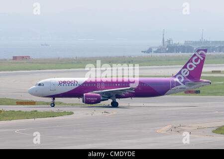 (A320-200)/Peach Aviation, le 24 juillet 2012 - News : Peach Airlines avion à Osaka, Japon. (Photo par Akihiro Sugimoto/AFLO) Banque D'Images