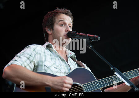 WHEATLAND, CA - le 23 juillet : l'Easton Corbin ouvre pour Brad Paisley pour échapper à la Réalité Virtuelle World Tour à Sleep Train Amphitheatre à Wheatland, Californie le 23 juillet 2011 Banque D'Images