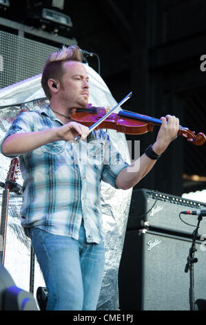 WHEATLAND, CA - le 23 juillet : l'Easton Corbin ouvre pour Brad Paisley pour échapper à la Réalité Virtuelle World Tour à Sleep Train Amphitheatre à Wheatland, Californie le 23 juillet 2011 Banque D'Images