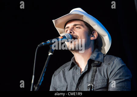 WHEATLAND, CA - le 23 juillet : Brad Paisley effectue dans l'évasion de la Réalité Virtuelle World Tour à Sleep Train Amphitheatre à Wheatland, Californie le 23 juillet 2011 Banque D'Images