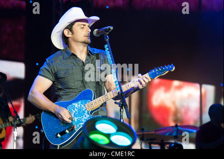 WHEATLAND, CA - le 23 juillet : Brad Paisley effectue dans l'évasion de la Réalité Virtuelle World Tour à Sleep Train Amphitheatre à Wheatland, Californie le 23 juillet 2011 Banque D'Images