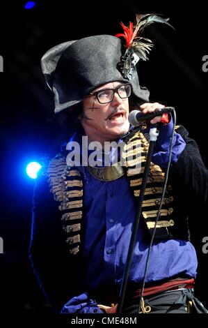 Adam ant sur la scène du château, vendredi, le Camp Bestival, château de Lulworth, Wareham Date 27 juillet2010 Banque D'Images