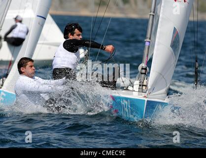 La voile olympique, action pendant les Jeux Olympiques de 2012 à Londres au lieu de Weymouth et Portland, Dorset, Angleterre, Royaume-Uni. Peter O'Leary et David Burrows de l'Irlande en action au cours de la classe Star race, le 29 juillet 2012 PHOTO : SERVICE DE PRESSE DE DORSET Banque D'Images